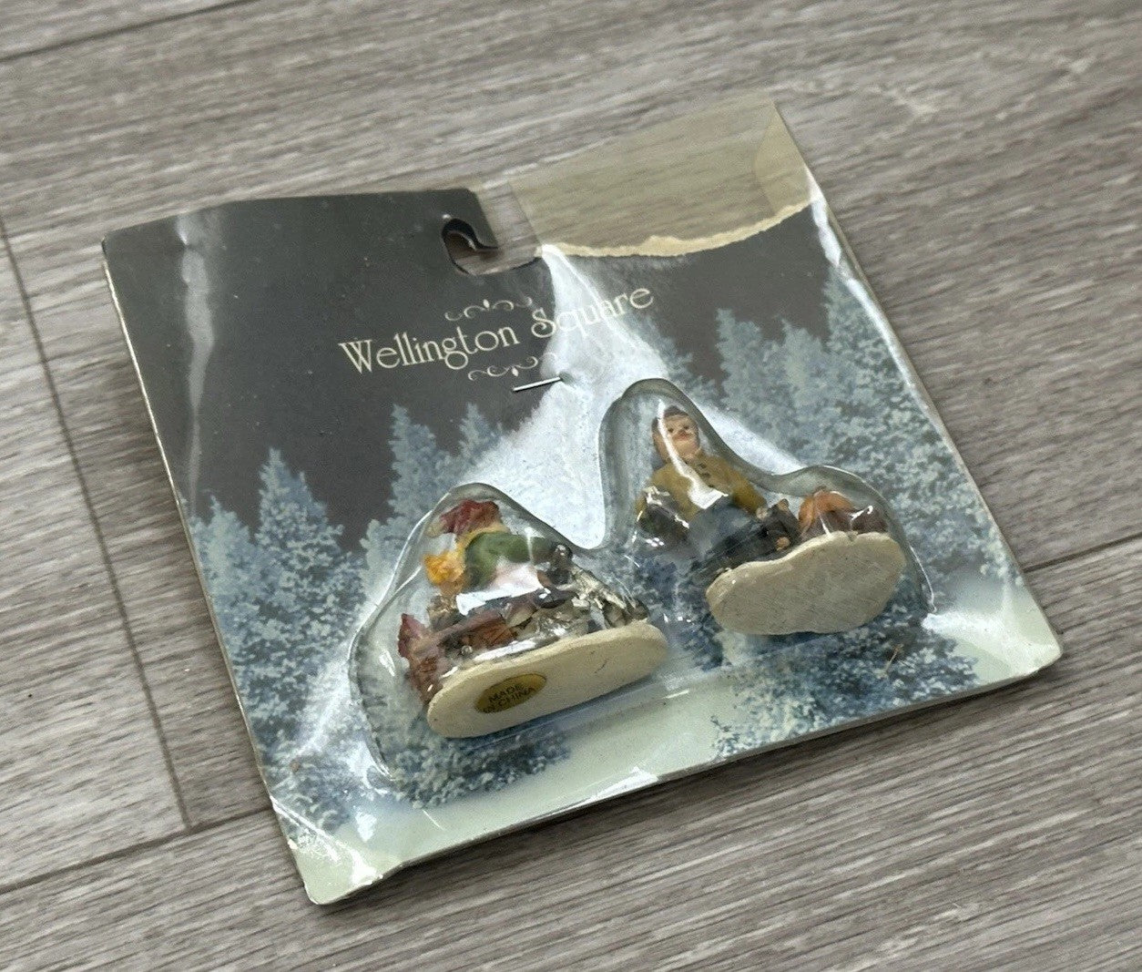 VTG Wellington Square 2004 Collectible Christmas Village Figurines New Old Stock