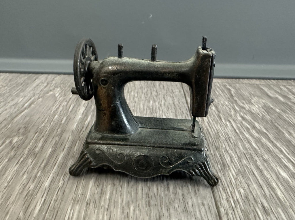 Durham Vintage Miniature Sewing Machine Die-cast Metal 1976 No. 3 Dollhouse