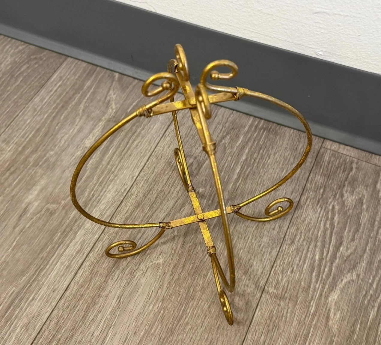 PIER 1 IMPORTS Goldtone Foldable Single Ornament Holder Display Stand