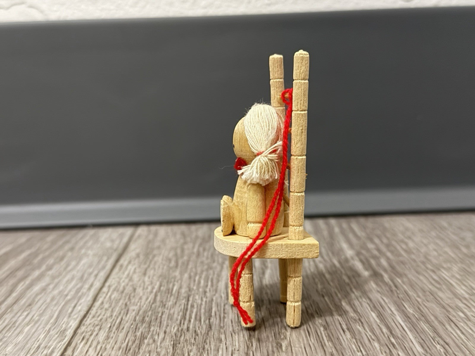 VINTAGE WOODEN GIRL SITTING ON CHAIR 3.25” ORNAMENT MADE IN TAIWAN (CB4408)