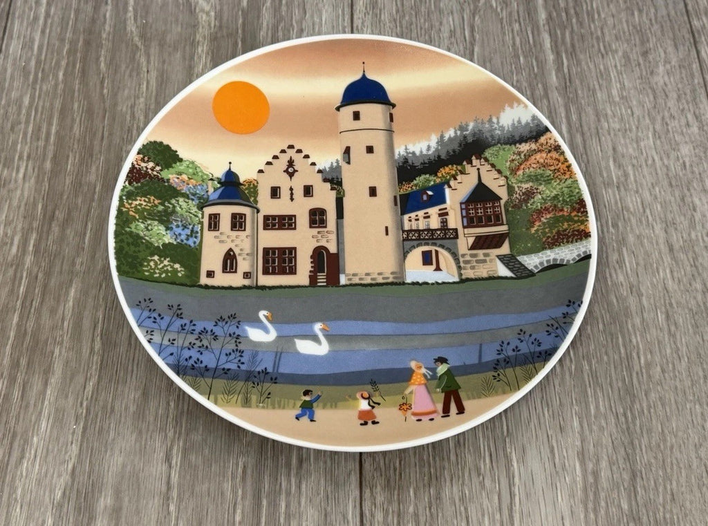 MESPELBRUNN GERMANY Plate 7.75" Diameter Barbara Lurstenhofer Decorative