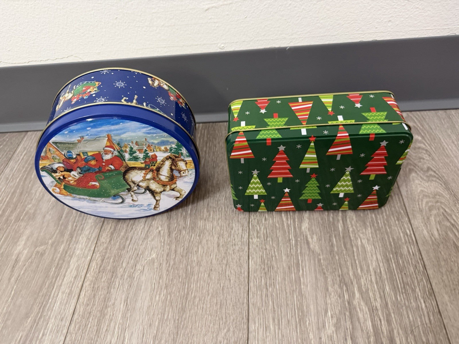 2 Christmas Tins Rnd & Rectangle 6” Diameter & 6.5”x 4.25” Used Great Condition