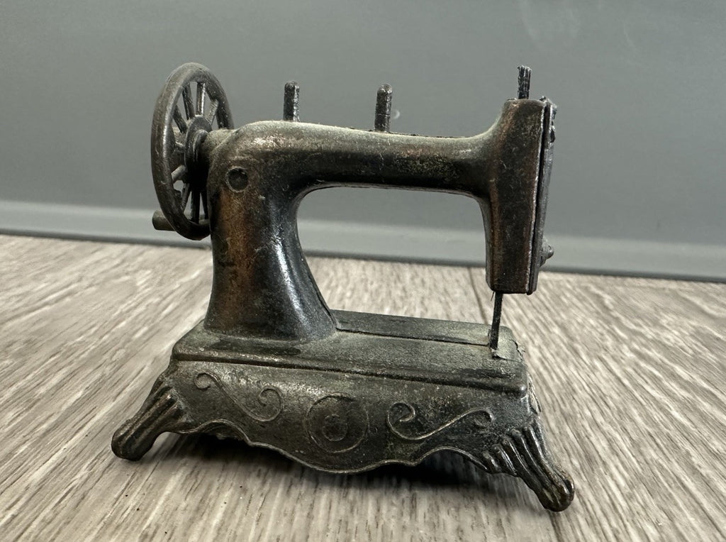 Durham Vintage Miniature Sewing Machine Die-cast Metal 1976 No. 3 Dollhouse