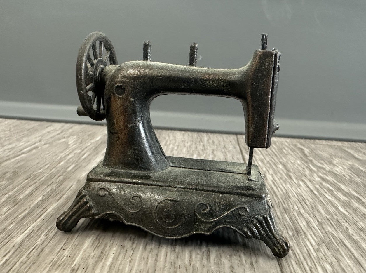 Durham Vintage Miniature Sewing Machine Die-cast Metal 1976 No. 3 Dollhouse