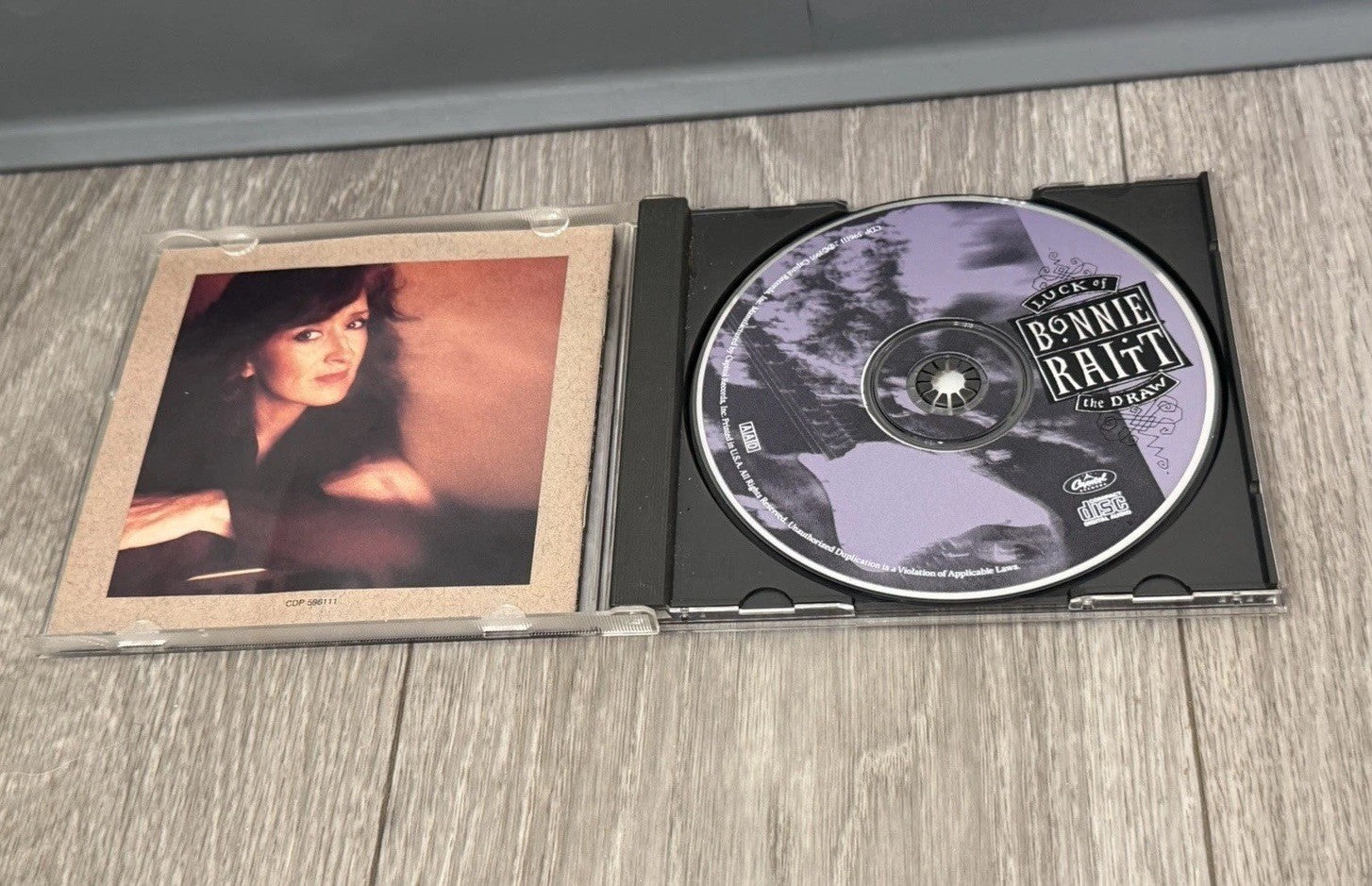 Bonnie Raitt - Luck of the Draw (Jun-1991, Capitol/EMI Records) CASE CRACKED