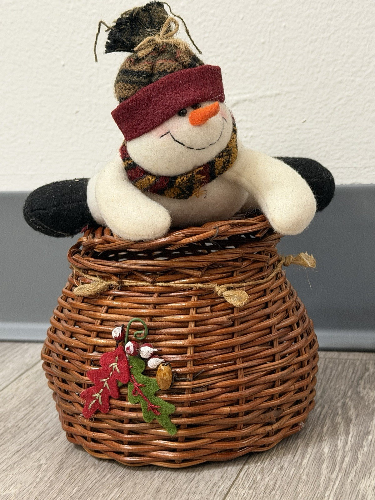 Vintage Adorable Winter Christmas Stuffed Snowman Wicker Basket With Lid 5”