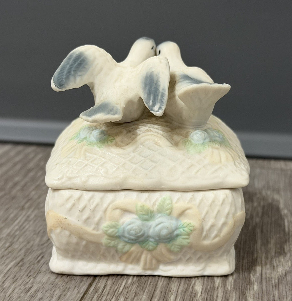 Vintage Porcelain Lovebirds Small Trinket Keepsake Box With Lid BROKEN LEAF Read