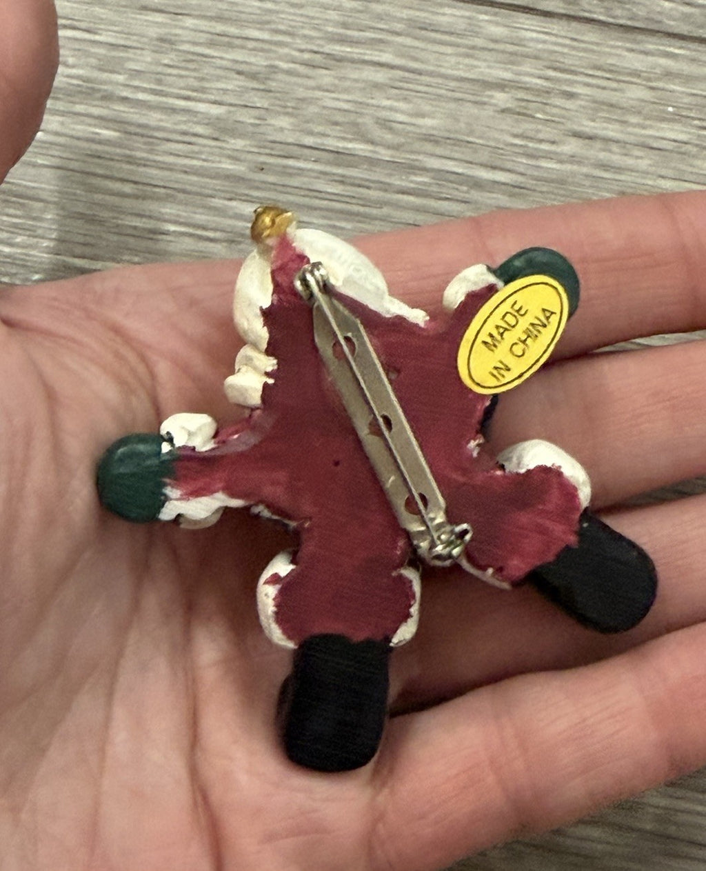 OLDER SANTA CLAUS CHRISTMAS PIN MADE OF DOUGH, RESIN?