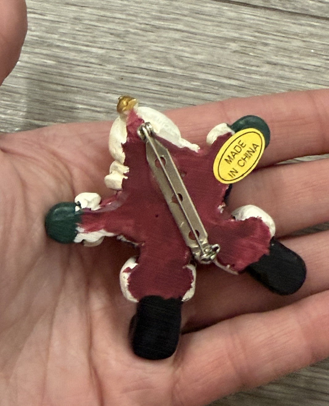 OLDER SANTA CLAUS CHRISTMAS PIN MADE OF DOUGH, RESIN?