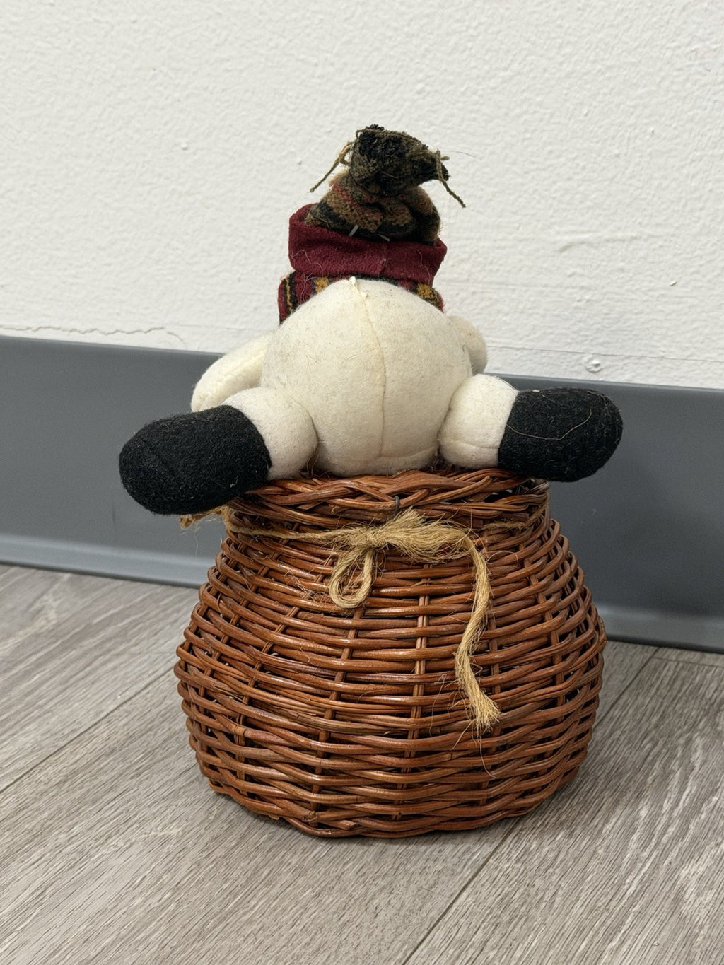 Vintage Adorable Winter Christmas Stuffed Snowman Wicker Basket With Lid 5”