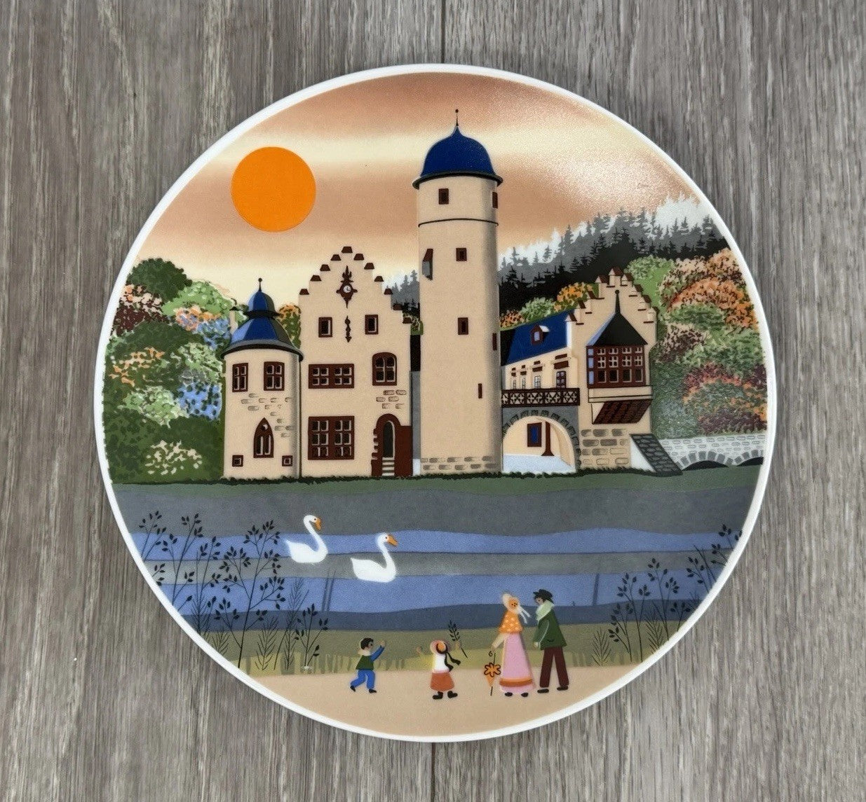 MESPELBRUNN GERMANY Plate 7.75" Diameter Barbara Lurstenhofer Decorative