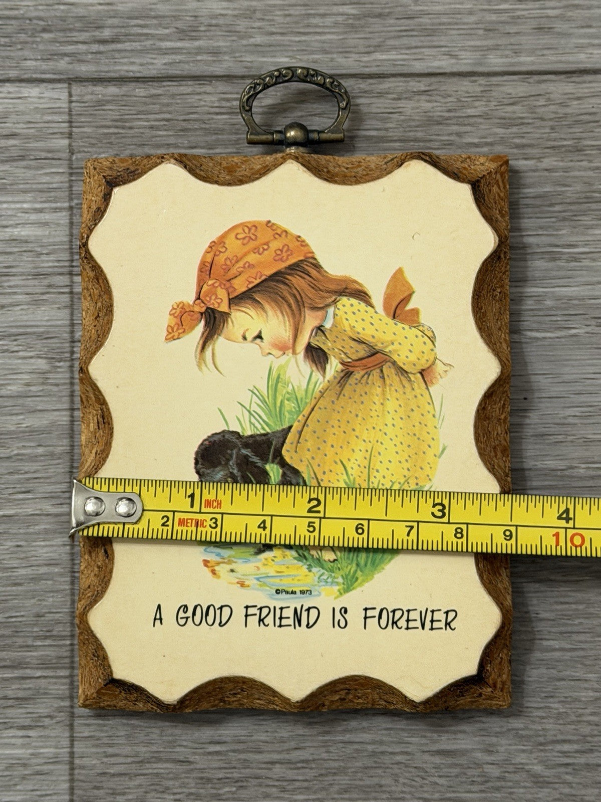 Vintage 1973 Paula Cutes Small Wooden Wall Plaque ~ " A Good Friend is Forever "