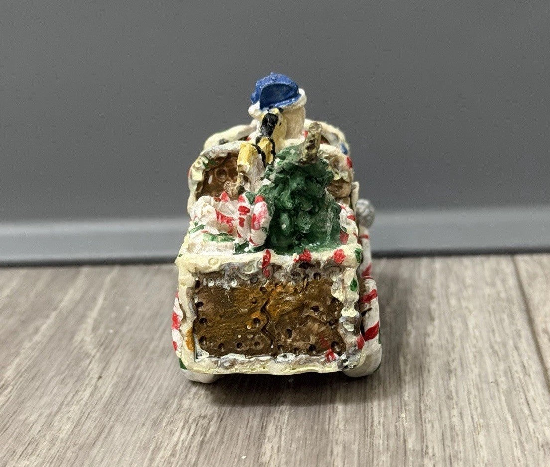 2005 Ginger Frost Lane Santa Claus Gingerbread Car w/ Tree Decoration
