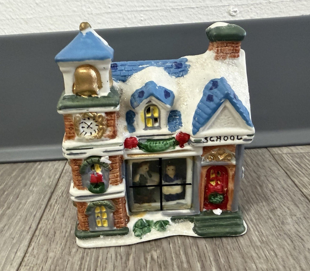 2004 Village Christmas School w/Window Decoration