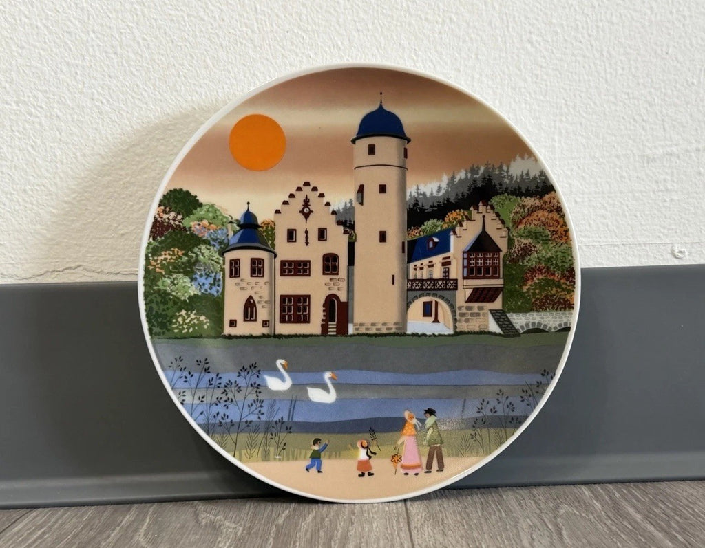 MESPELBRUNN GERMANY Plate 7.75" Diameter Barbara Lurstenhofer Decorative