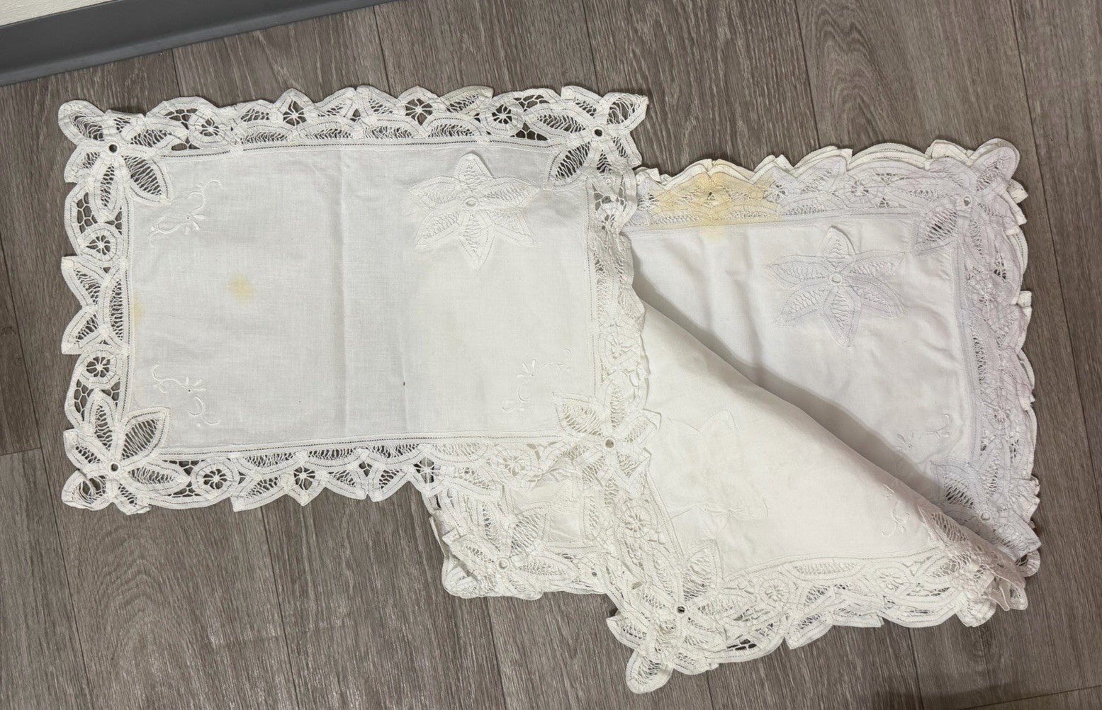 Vtg white cotton 7 napkins intricate lace cutwork 18x13 Set 8 Placemats STAINED