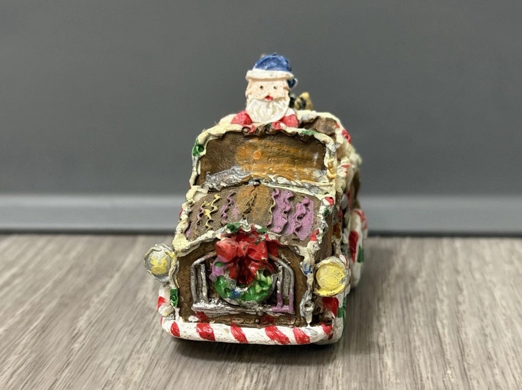 2005 Ginger Frost Lane Santa Claus Gingerbread Car w/ Tree Decoration
