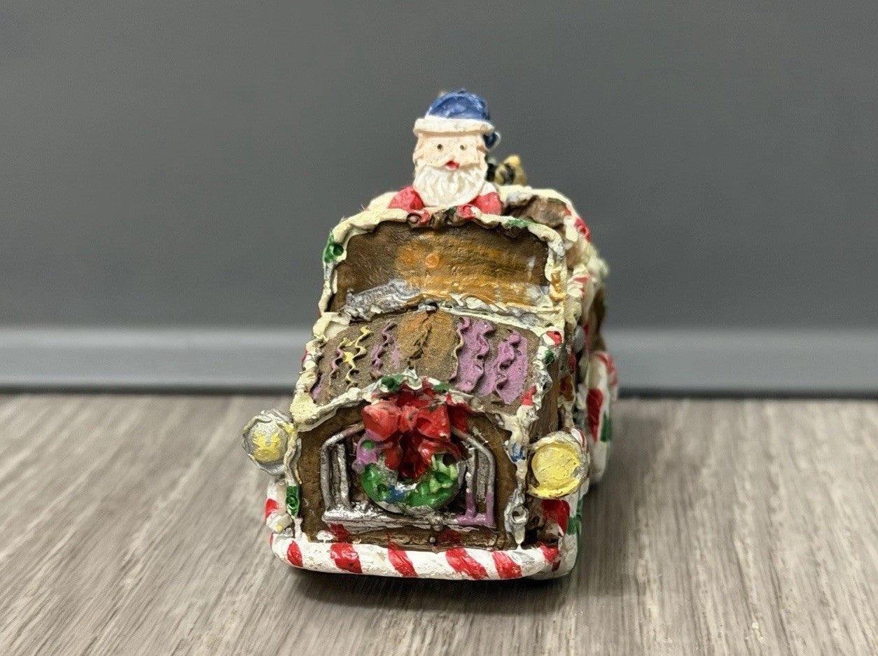 2005 Ginger Frost Lane Santa Claus Gingerbread Car w/ Tree Decoration