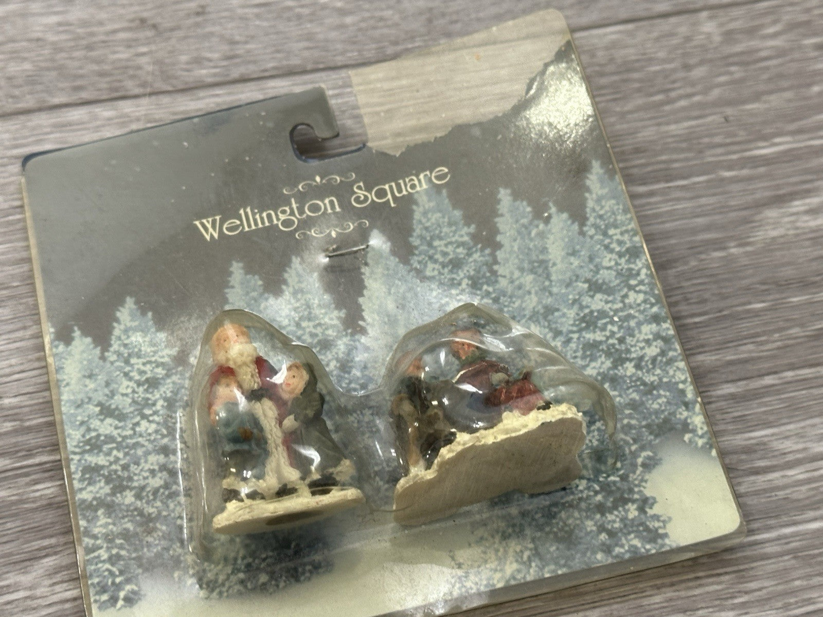 VTG Wellington Square 2004 Collectible Christmas Village Figurines New Old Stock