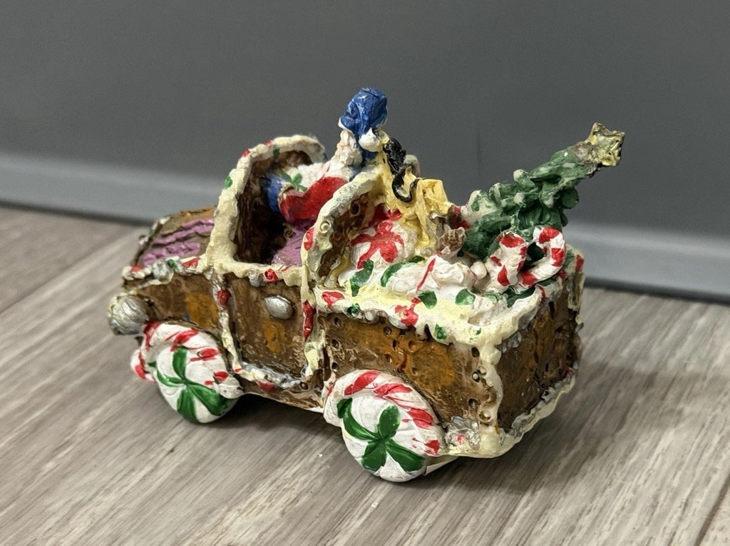2005 Ginger Frost Lane Santa Claus Gingerbread Car w/ Tree Decoration