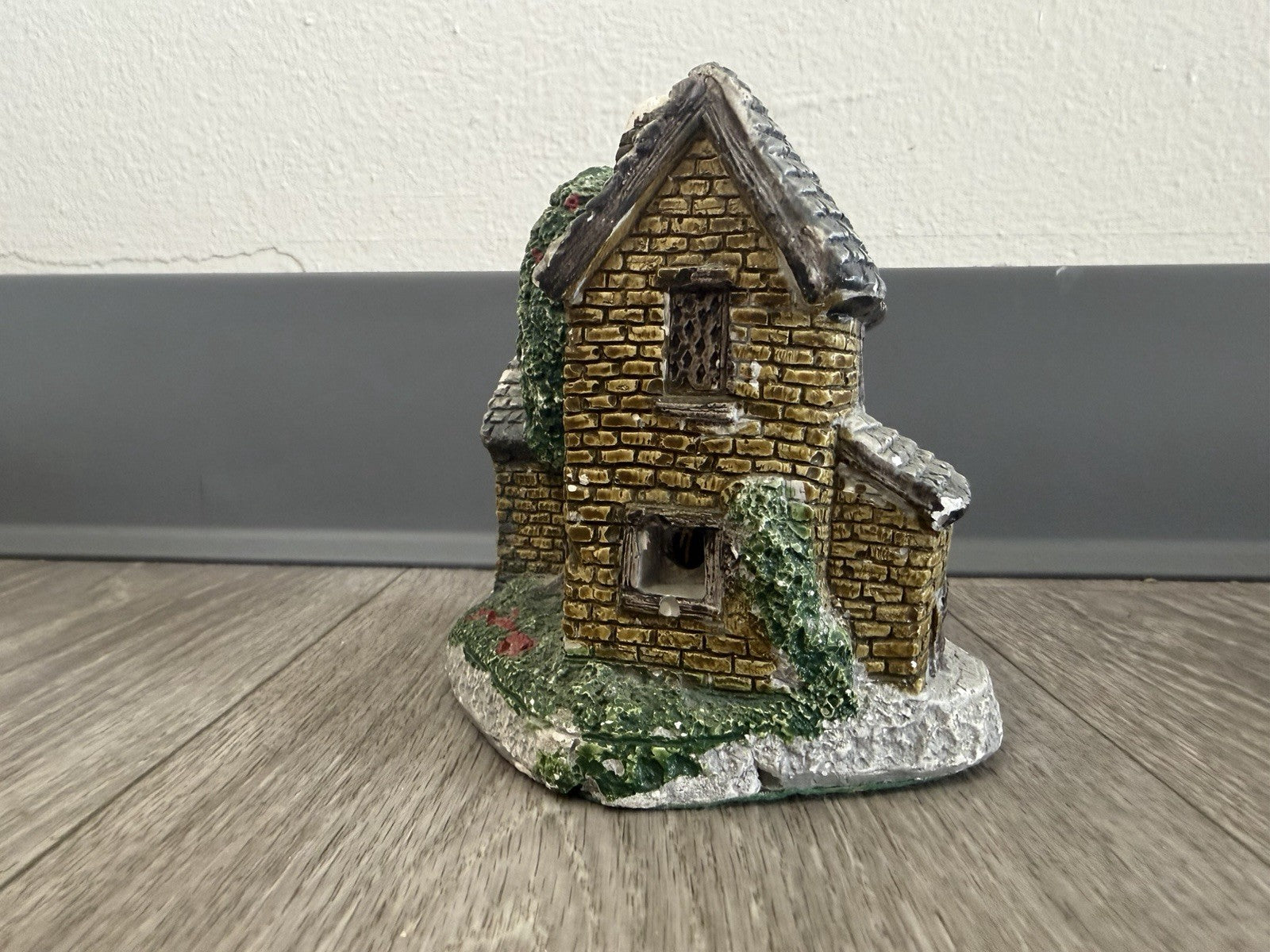 Ivy Cottage Lighted Cottage Charmers Handpainted Handcrafted BROKEN