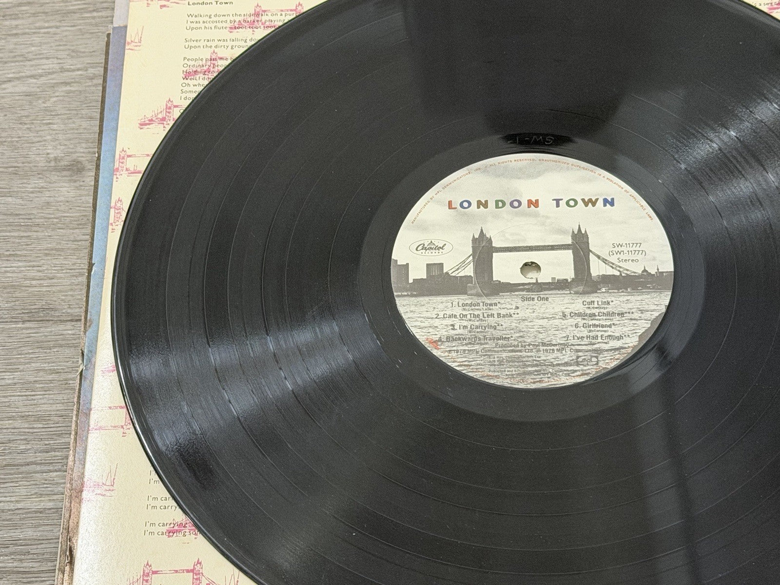 London Town SW-11777 with Poster VG/G+