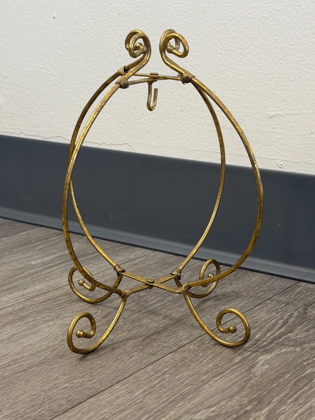 PIER 1 IMPORTS Goldtone Foldable Single Ornament Holder Display Stand