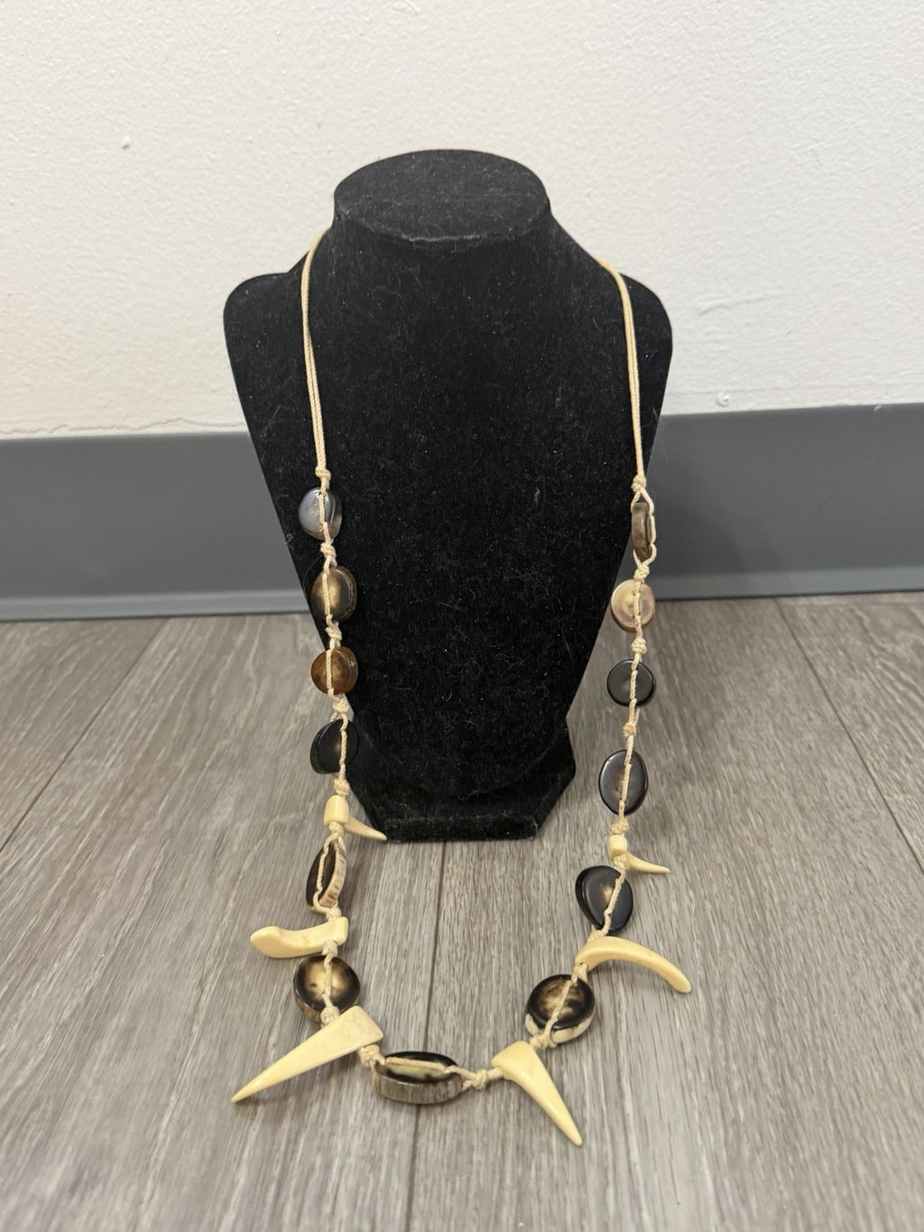 Vintage Handmade Knotted Carved Shell Boho Tribal Necklace