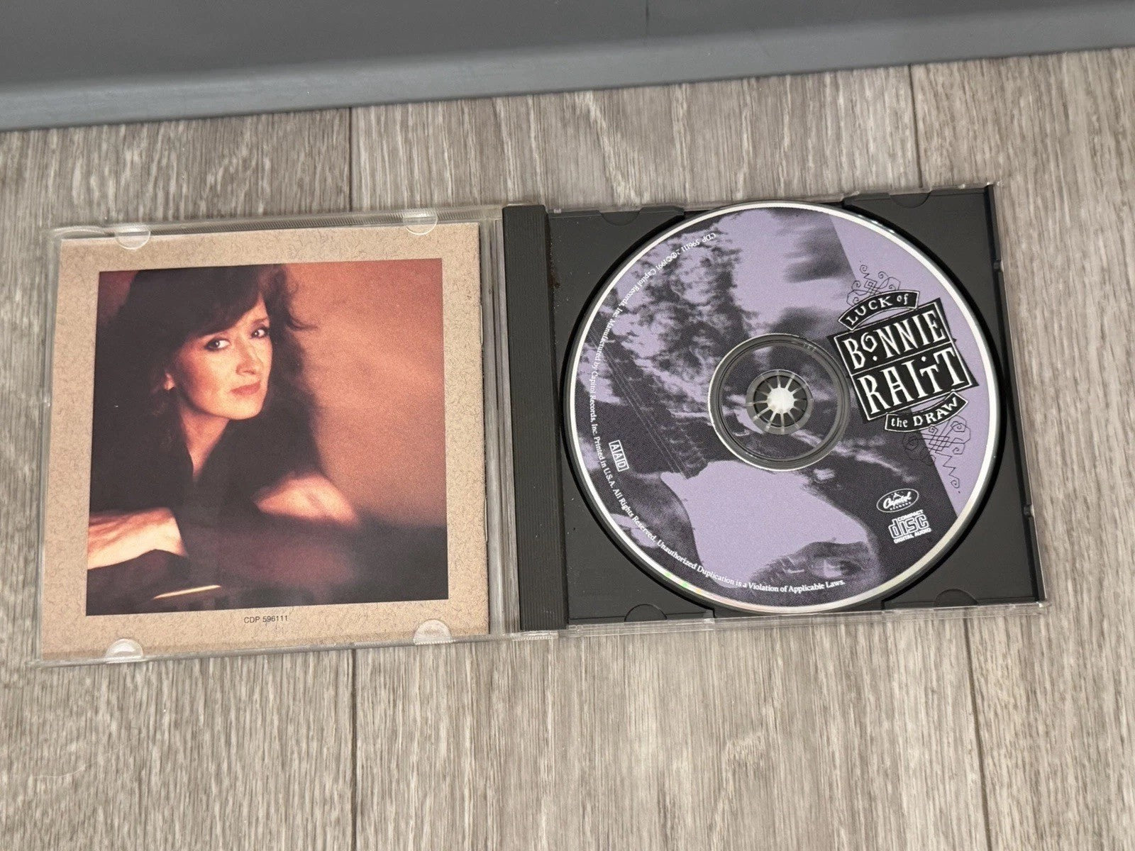 Bonnie Raitt - Luck of the Draw (Jun-1991, Capitol/EMI Records) CASE CRACKED