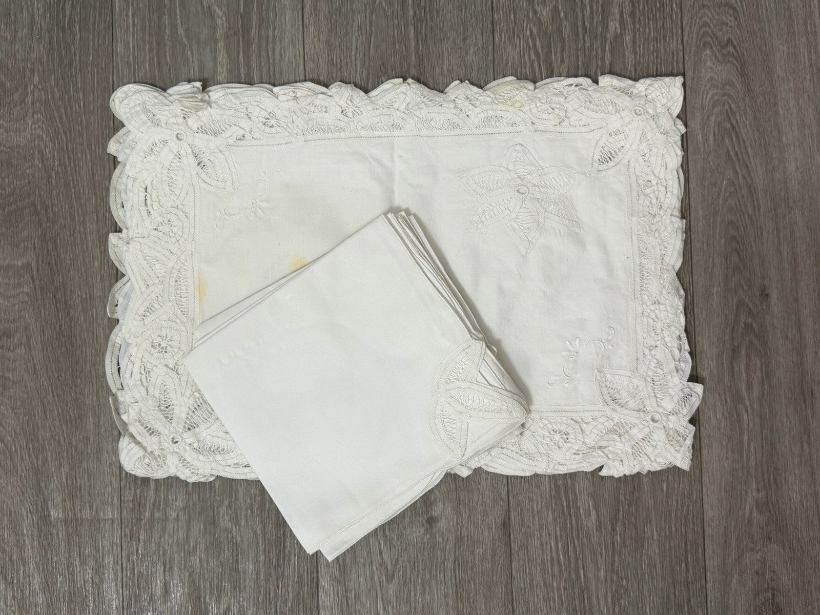 Vtg white cotton 7 napkins intricate lace cutwork 18x13 Set 8 Placemats STAINED