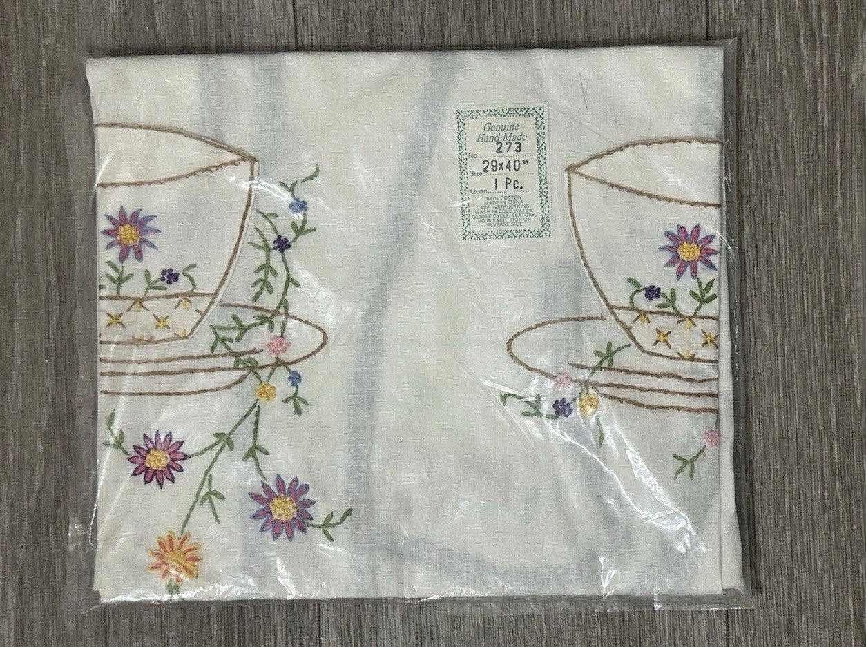 VINTAGE Embroidered Teacup Pockets Apron Handmade  No Bib 29 X 40” FLORAL - NIP