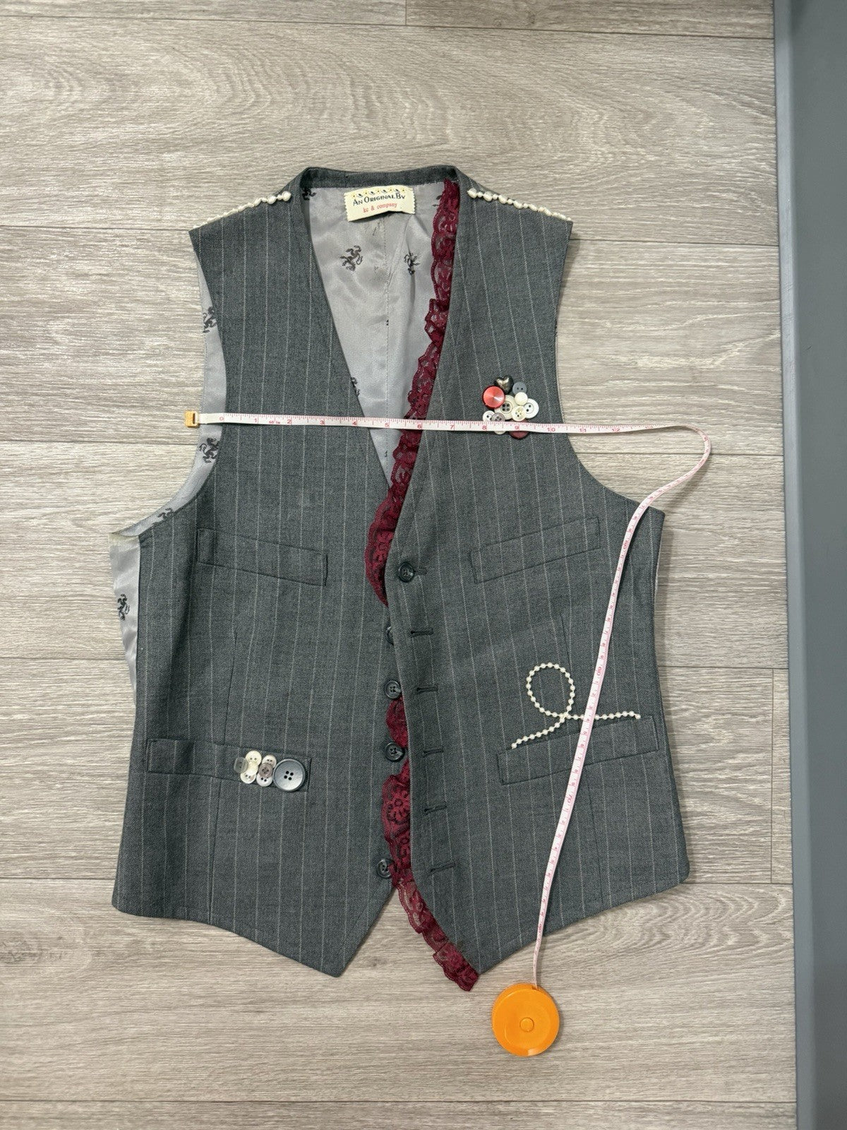 Women’s Vest With Buttons And Faux, Pearl Decorations And Lace ￼