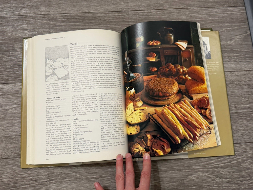 Complete Book of Herbs and Spices Sarah Garland 1979 HCDJ VINTAGE