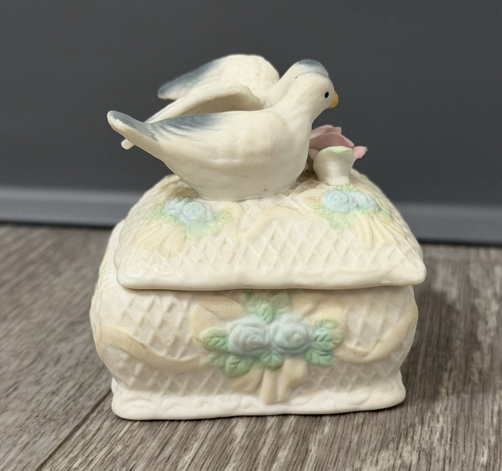 Vintage Porcelain Lovebirds Small Trinket Keepsake Box With Lid BROKEN LEAF Read