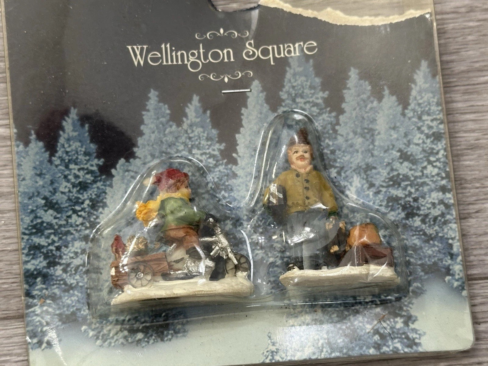 VTG Wellington Square 2004 Collectible Christmas Village Figurines New Old Stock
