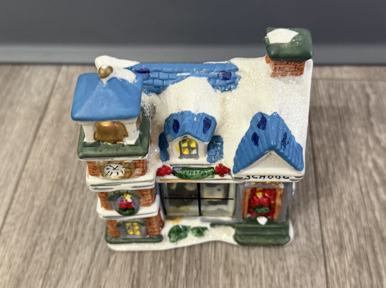 2004 Village Christmas School w/Window Decoration