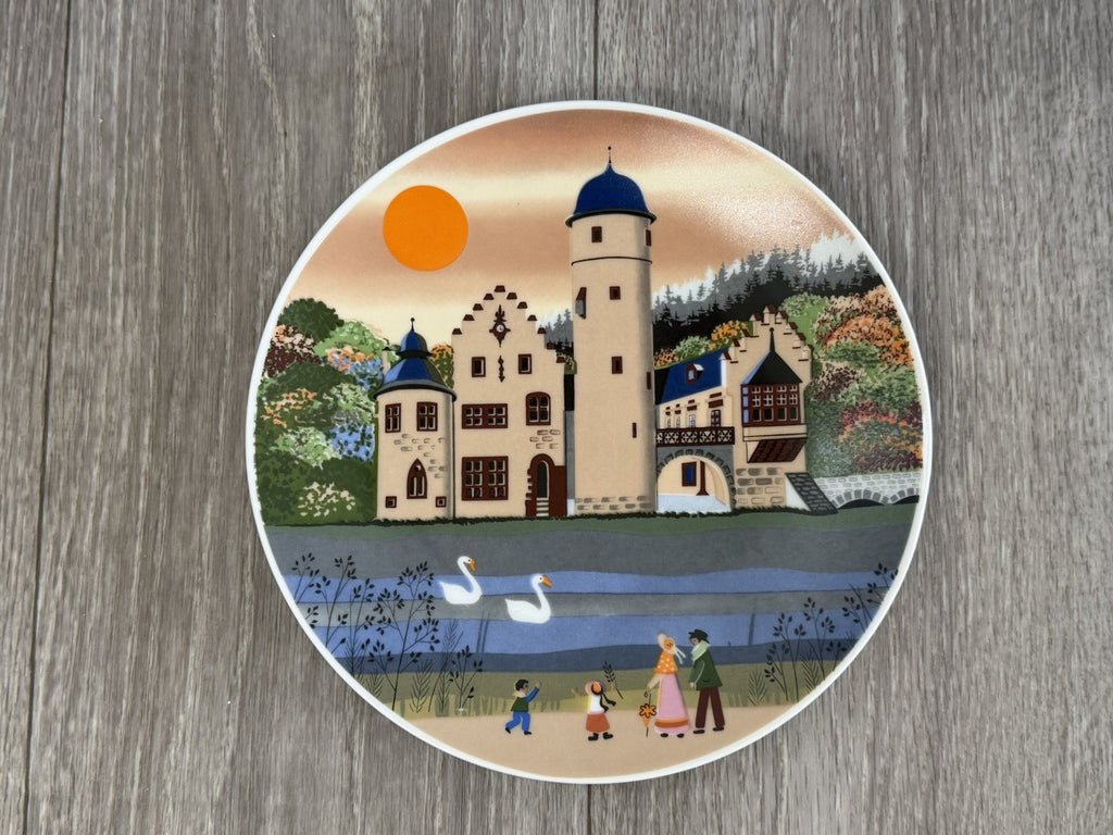 MESPELBRUNN GERMANY Plate 7.75" Diameter Barbara Lurstenhofer Decorative
