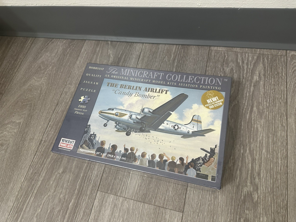 THE Minicraft Collection THE BERLIN AIRCRAFT “Candy Bomber” Puzzle 1000 PCS