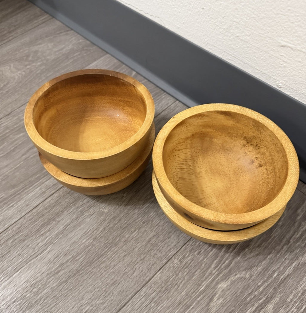 Wooden Bowels Set Of 4 Light Wood 5.75” Diameter 2.5” Tall
