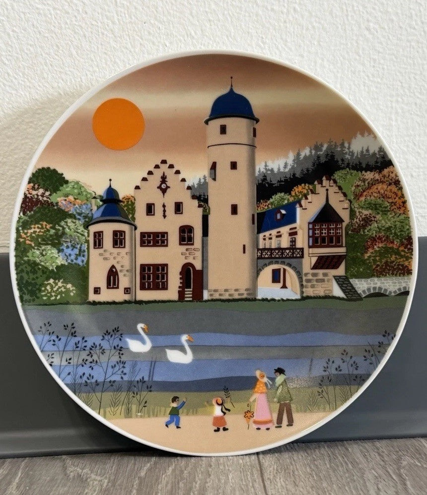 MESPELBRUNN GERMANY Plate 7.75" Diameter Barbara Lurstenhofer Decorative