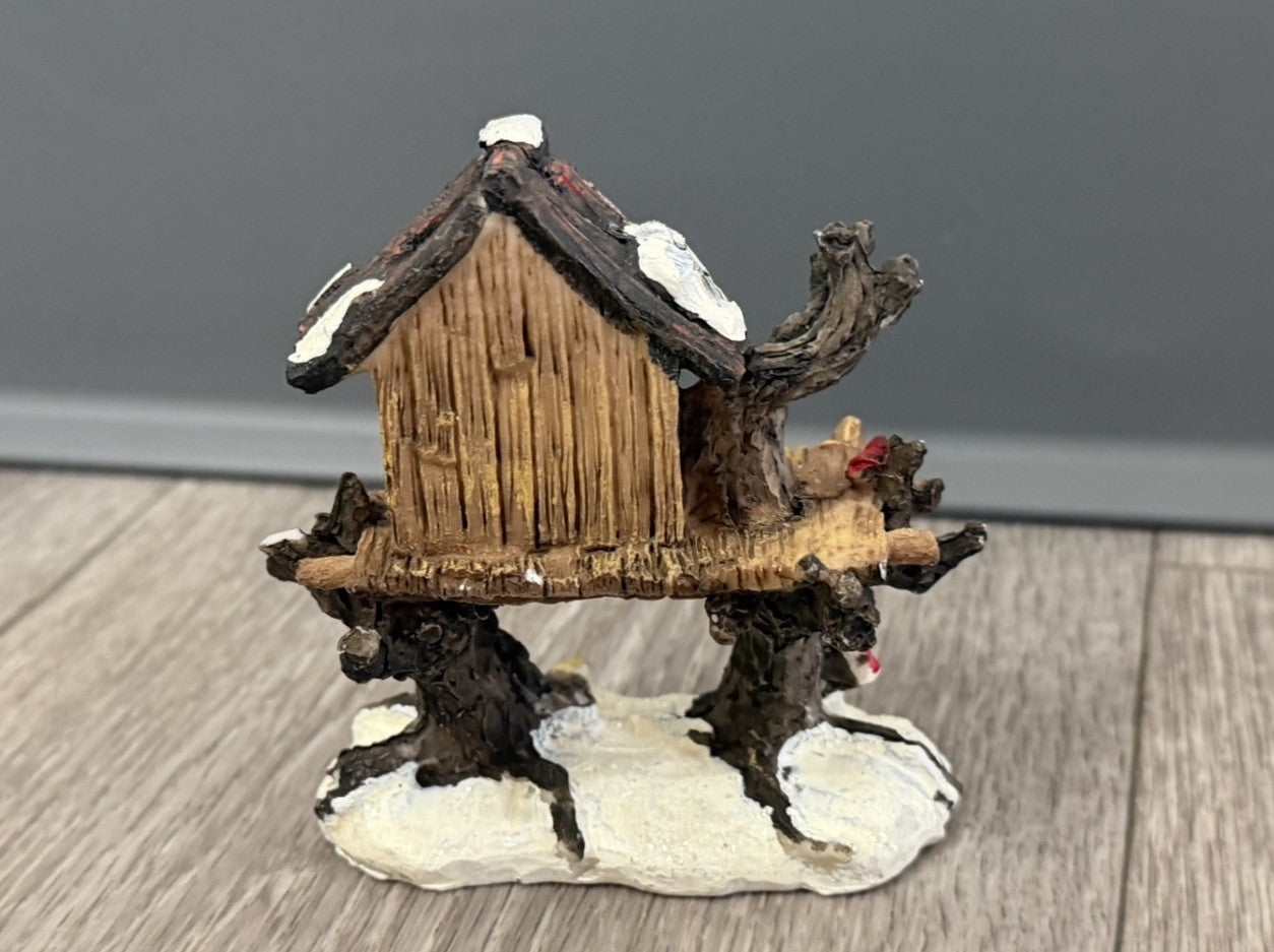 Vtg Cobblestone Corners Club / Tree House Christmas Village Accessory ‘02 Broken