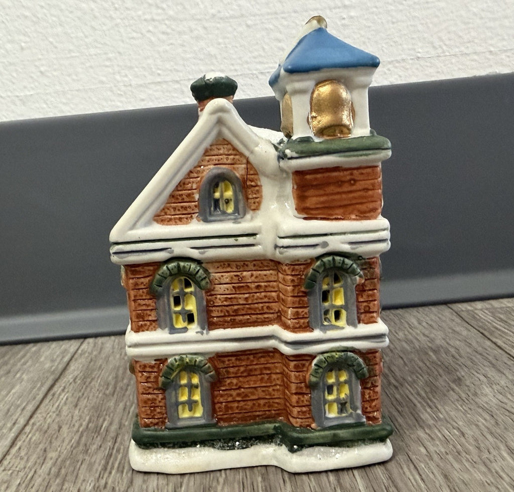 2004 Village Christmas School w/Window Decoration