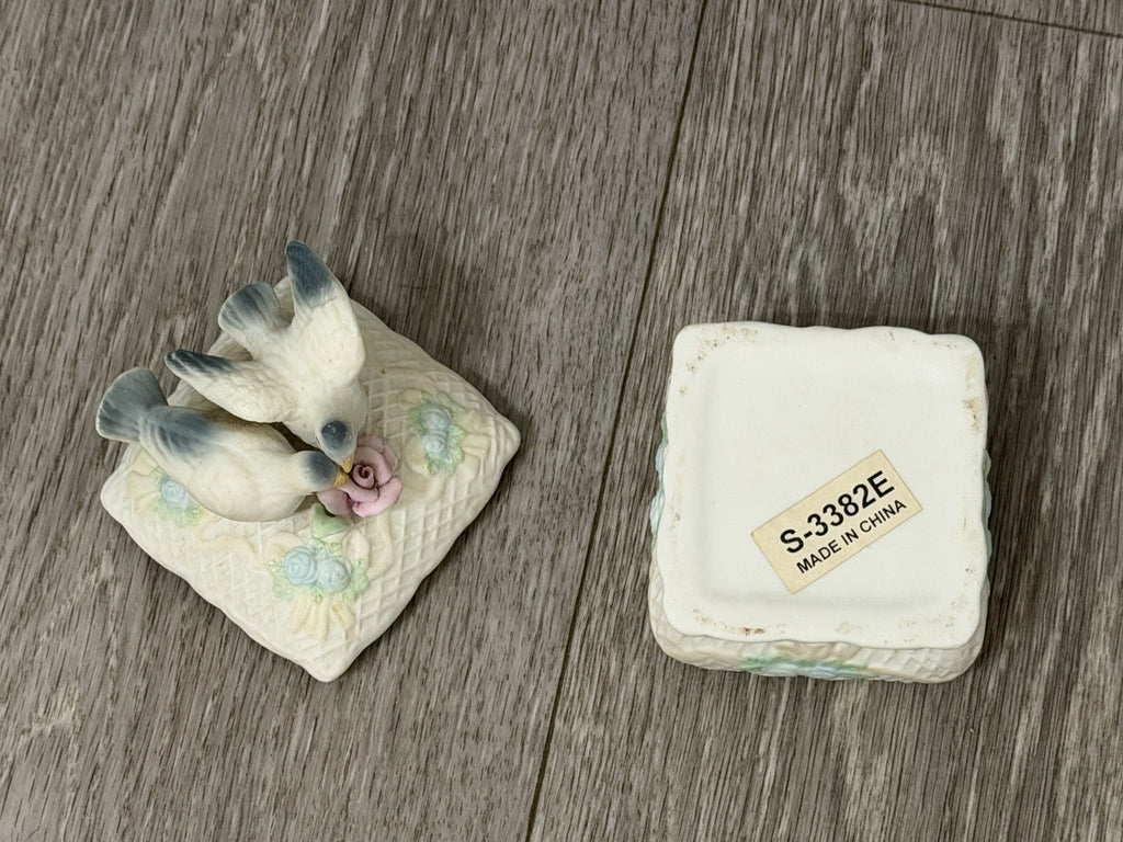 Vintage Porcelain Lovebirds Small Trinket Keepsake Box With Lid BROKEN LEAF Read