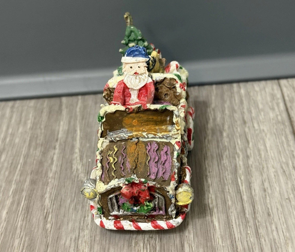 2005 Ginger Frost Lane Santa Claus Gingerbread Car w/ Tree Decoration