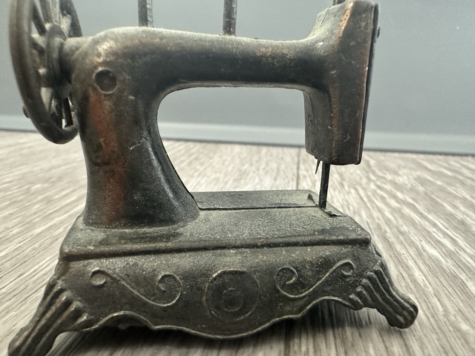Durham Vintage Miniature Sewing Machine Die-cast Metal 1976 No. 3 Dollhouse