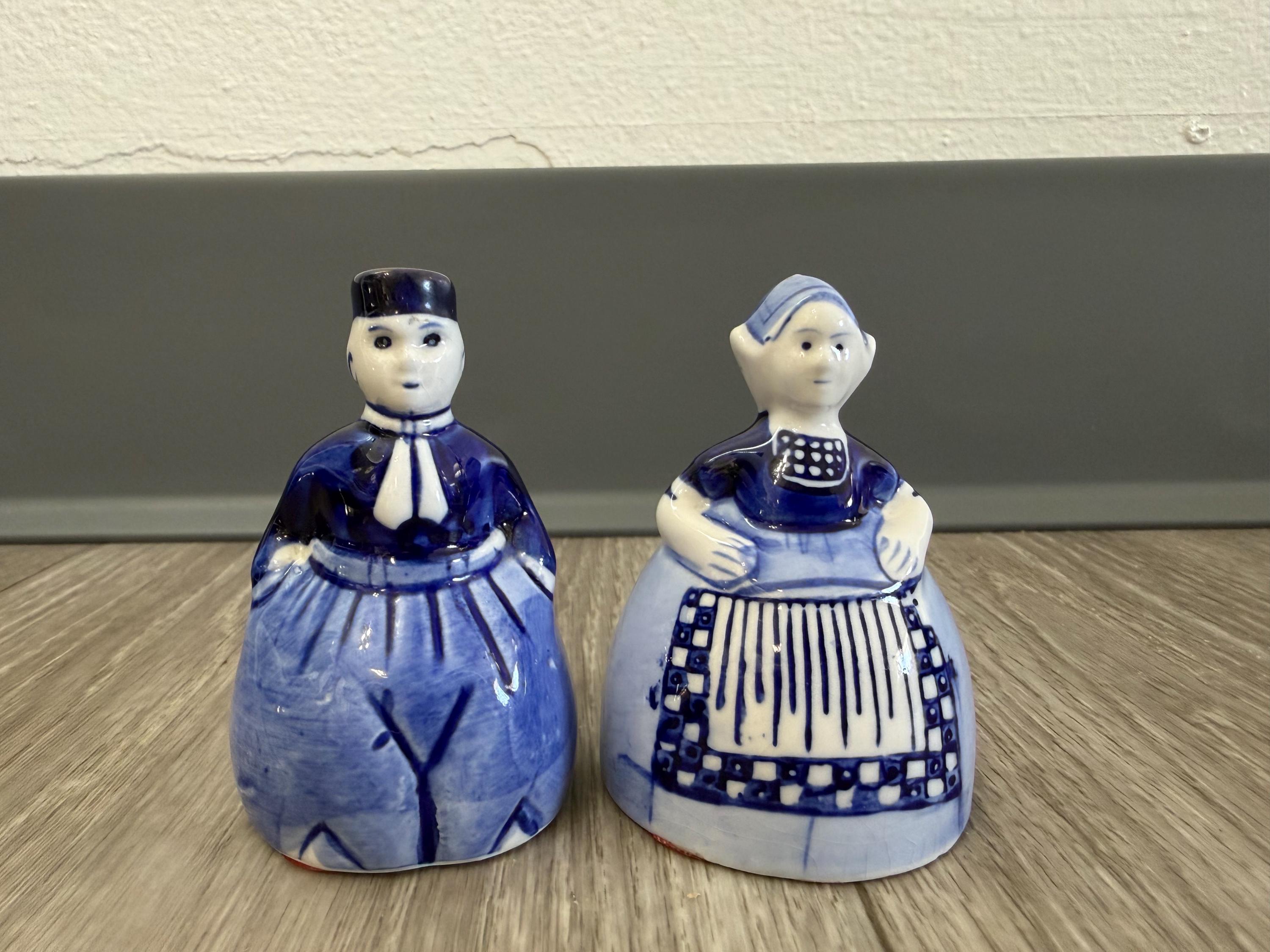 Vintage ELESVA Delft Holland Porcelain Salt and Pepper Shakers